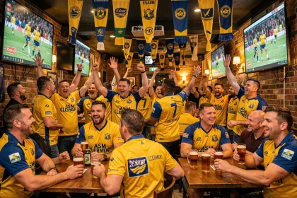 Supporters de l'ASM Clermont Auvergne réunis dans le bar officiel ASM CyberVulcans pour regarder un match de rugby en direct